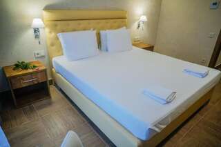 Отель Amza Park Hotel Гагра Двухместный номер с 1 кроватью или 2 отдельными кроватями-12